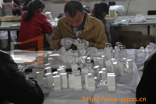 亞克力珠寶展示架生產(chǎn)中1
